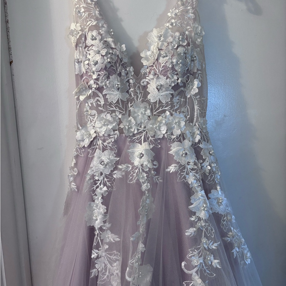 Elegant Pink and White Floral Gown - Picture 6 of 16